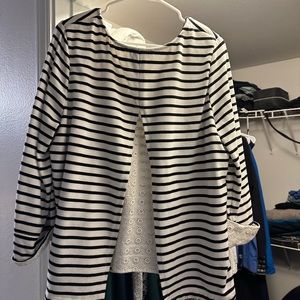 Market and Spruce XXL shirt, 3/4 length sleeve, open in back with lace;